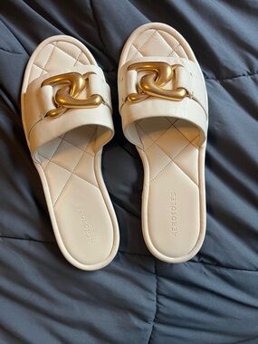 AEROSOLES Cream Slide Mules with Gold Chain Detail